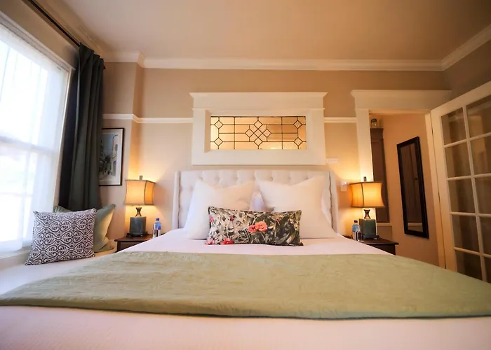 Redtail Inn - 3 Suites Sleeps Up To 12