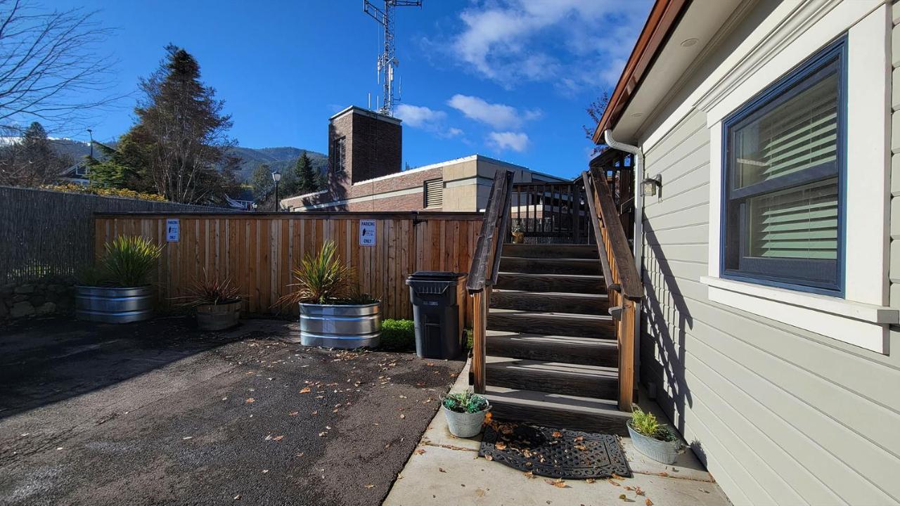Redtail - 3 Sleeps Up To 12 Holiday home *