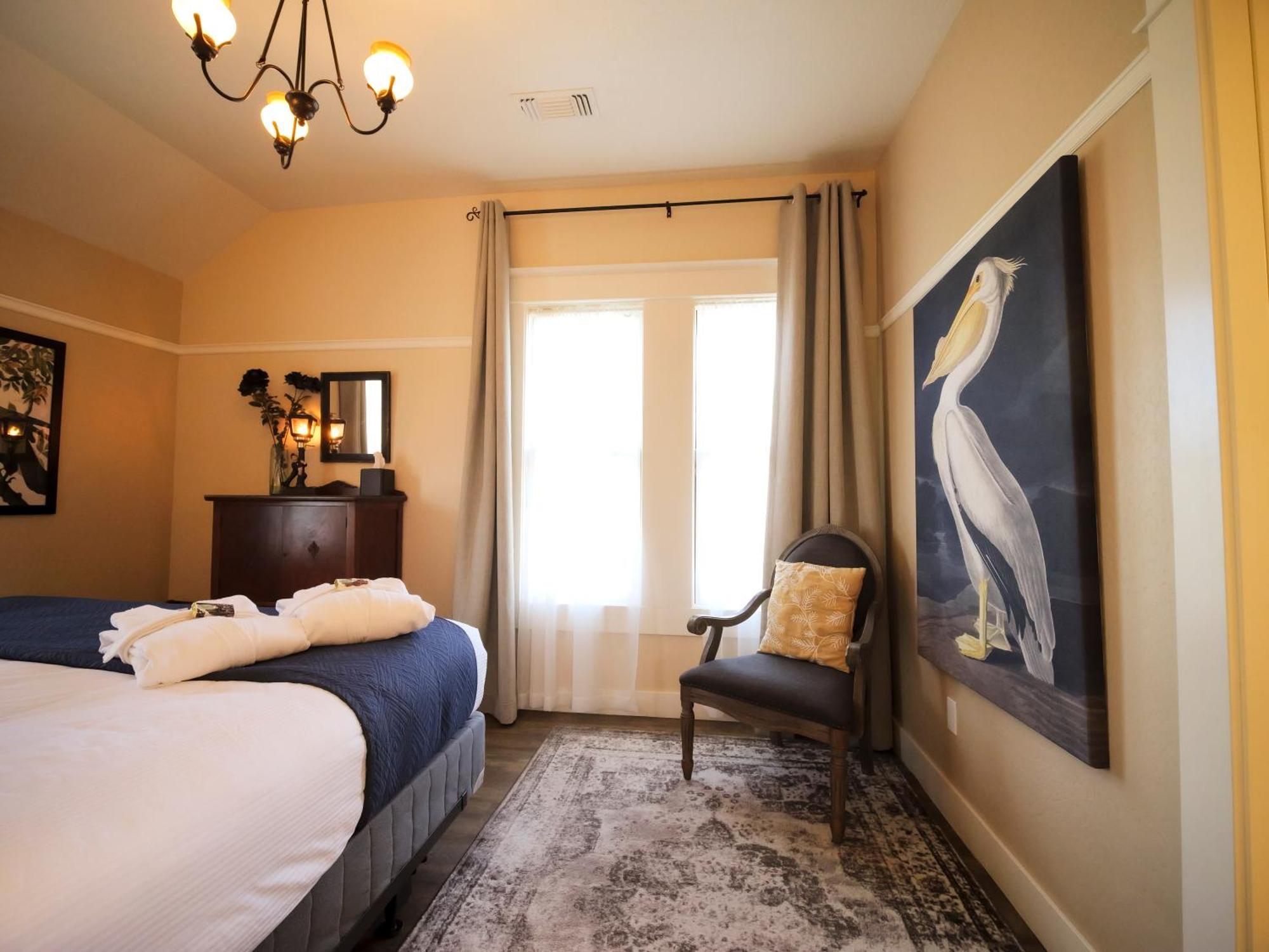 Redtail - 3 Sleeps Up To 12 Holiday home Ashland