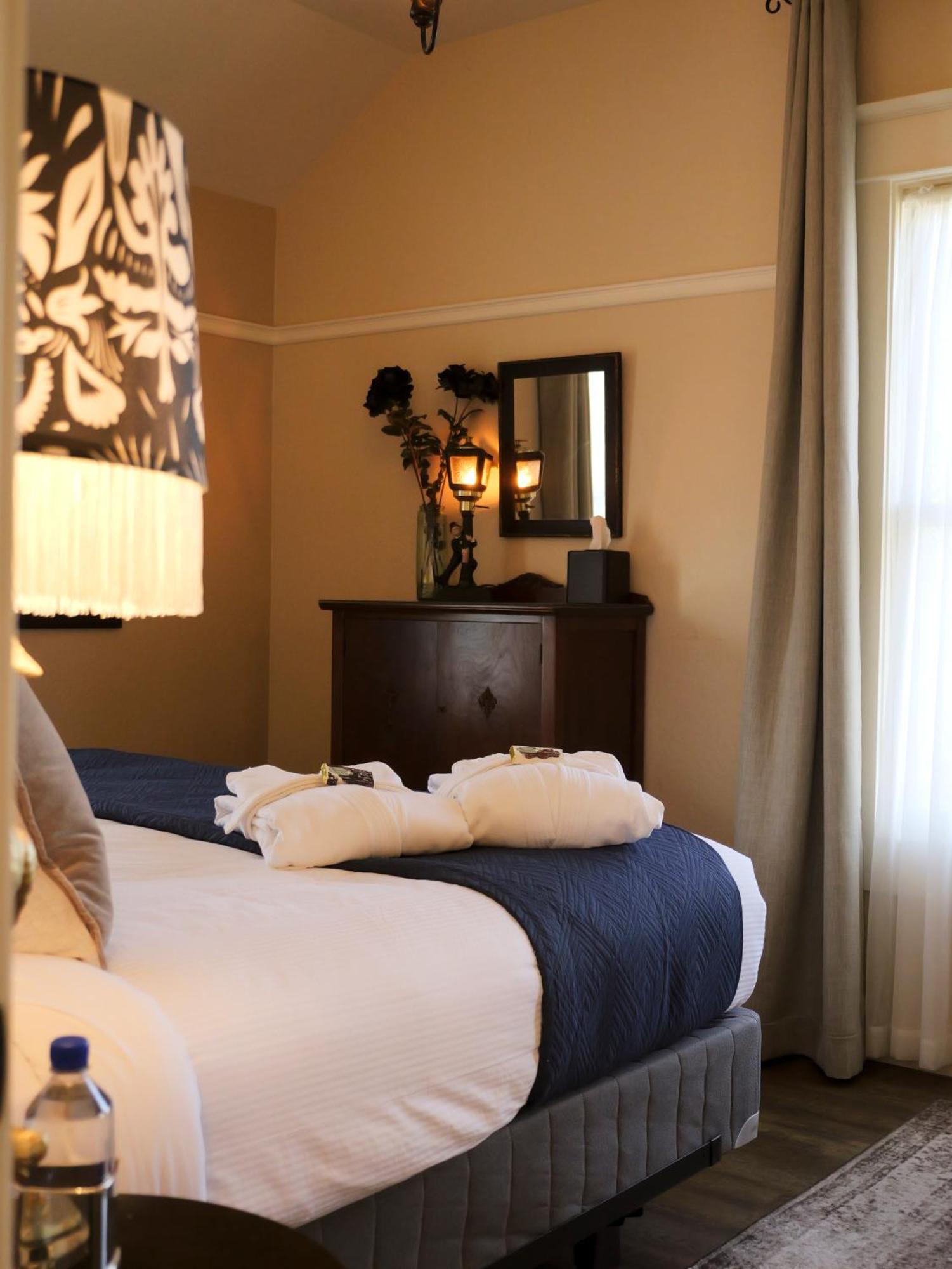 Redtail - 3 Sleeps Up To 12 Holiday home Ashland