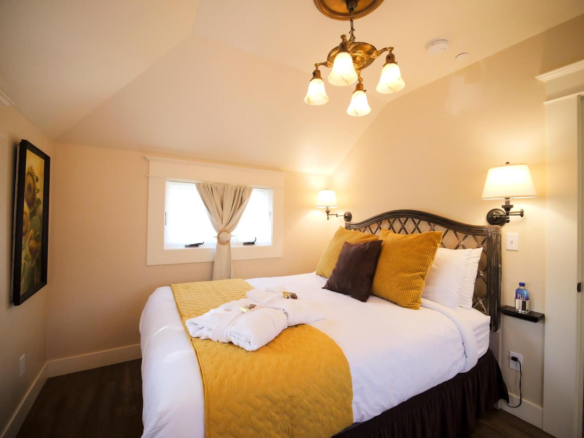 Redtail - 3 Sleeps Up To 12 * Ashland