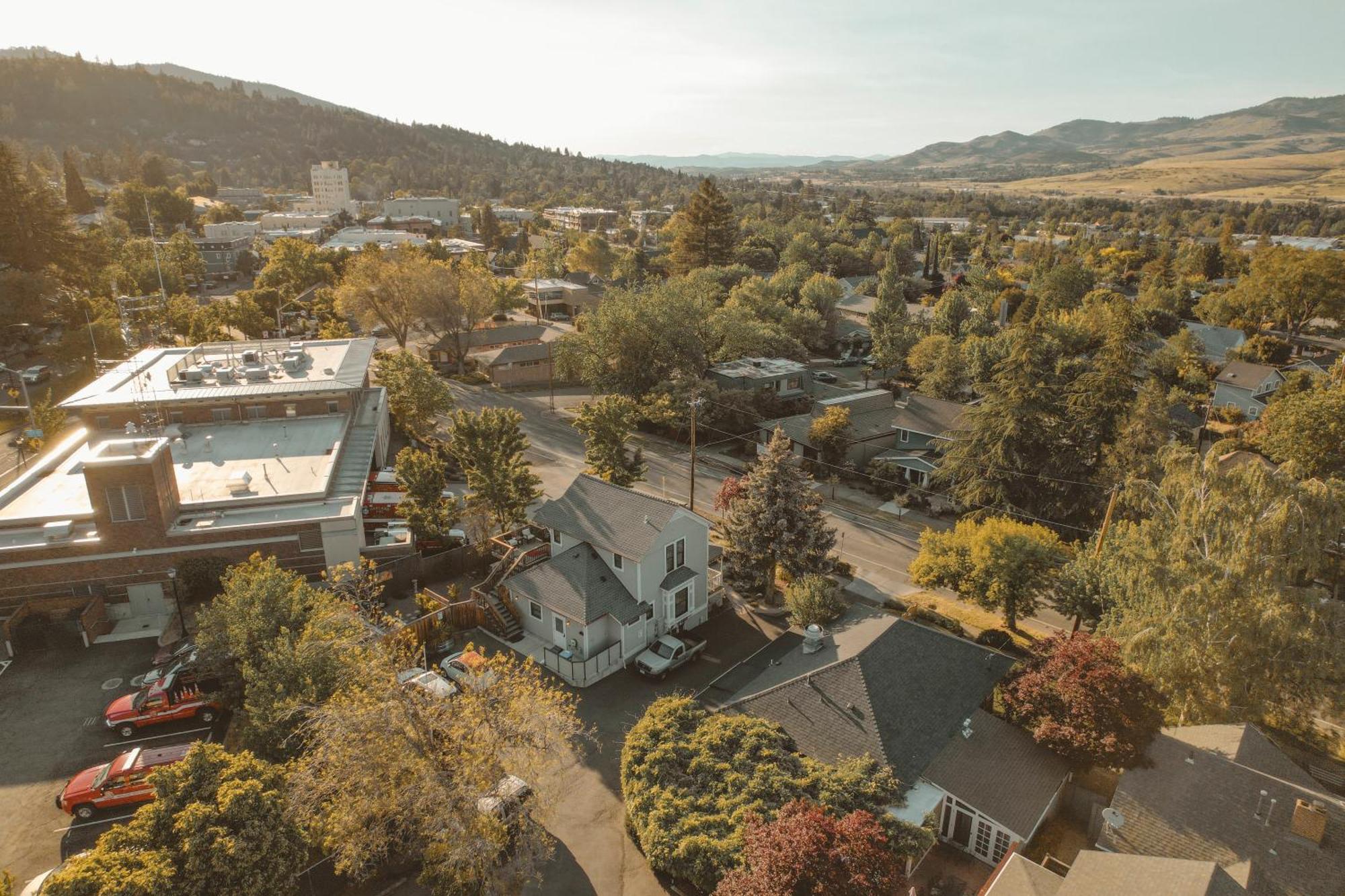 Holiday home Redtail - 3 Sleeps Up To 12 Ashland
