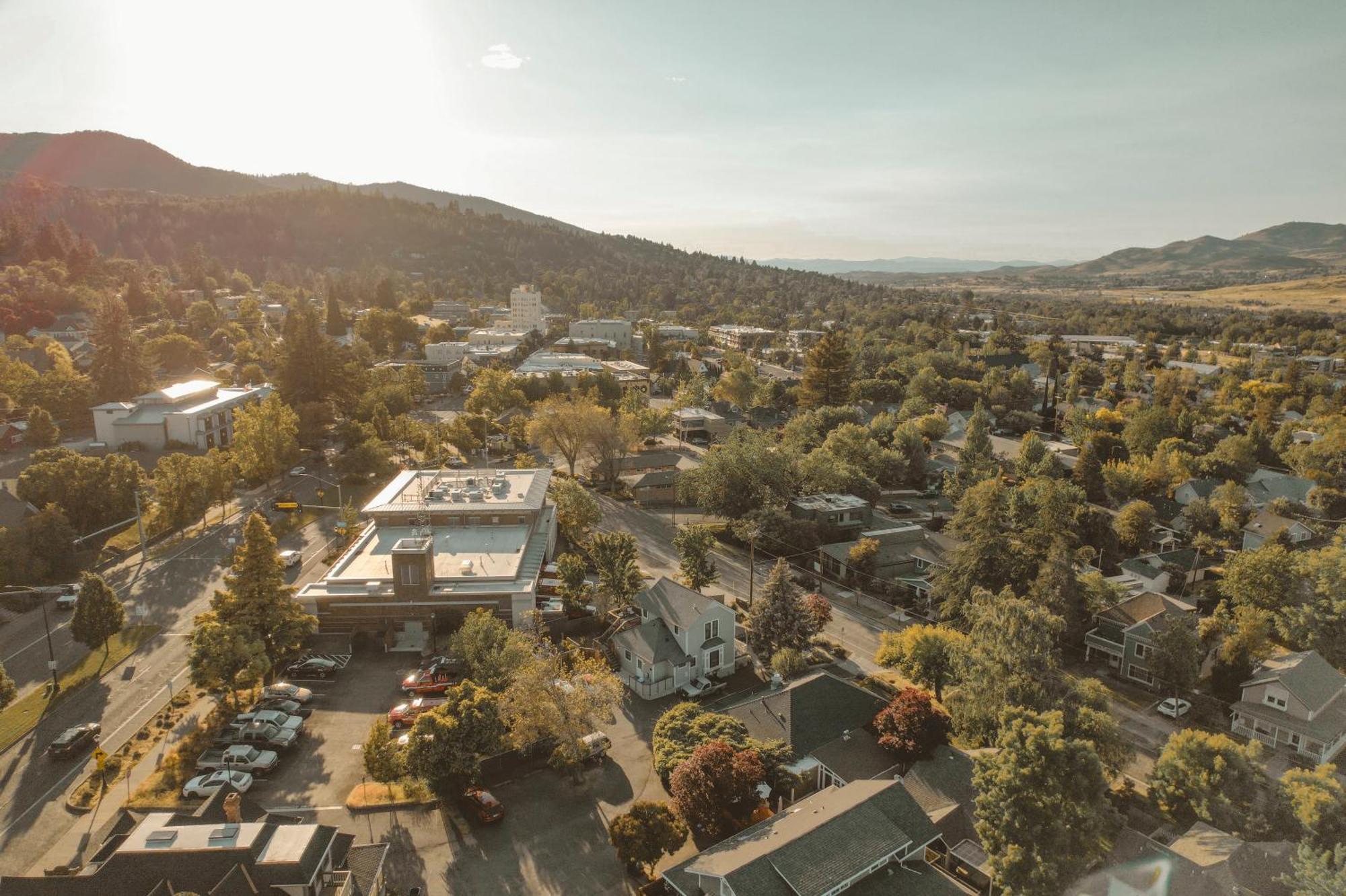 Redtail - 3 Sleeps Up To 12 * Ashland
