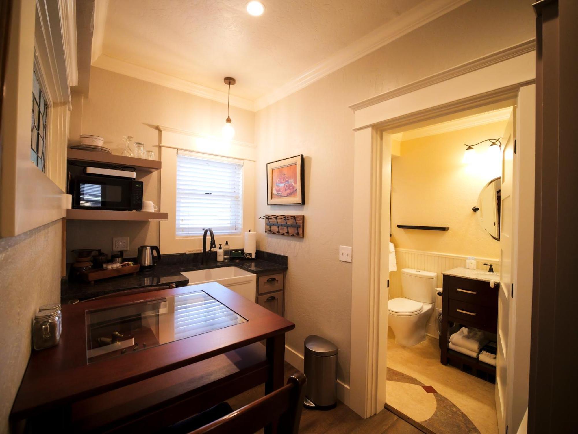 Redtail - 3 Sleeps Up To 12 Holiday home Ashland