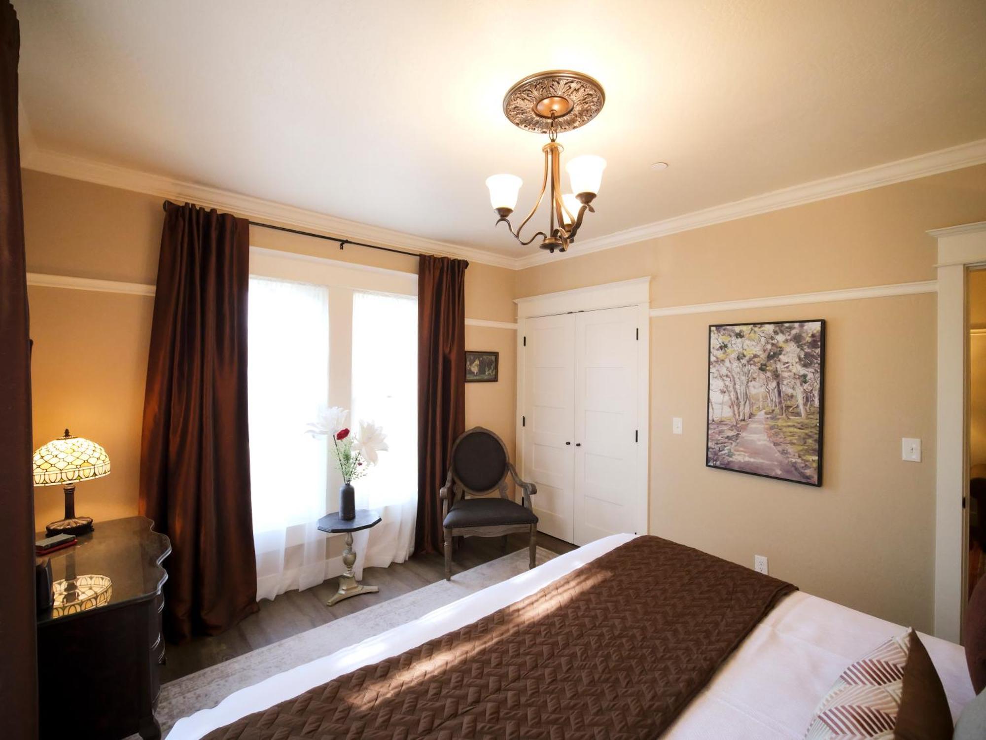 Redtail - 3 Sleeps Up To 12 Holiday home *